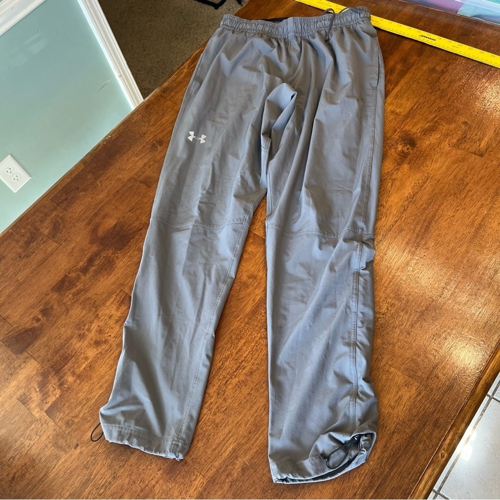 Under Armour Men’s gray athletic pants size large
